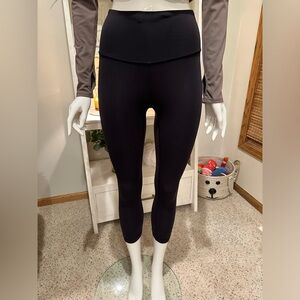 Women’s Lululemon Cropped Length Leggings - Size 4
